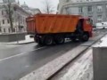 В центре Москвы самосвалы перекрыли Петровку