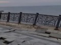 Жители Судака пожаловались на разрушенную ещё ноябрьским штормом набережную