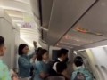 У одного из пассажиров на борту самолета авиакомпании Korean Air, помутился рассудок, и он решил отк