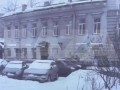 В Санкт-Петербурге глыба льда попала на голову девушке