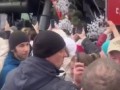 «Убийства за кашу»: россияне подрались из-за бесплатной гречневой каши у «Поезда Победы»