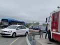 В Адлере жестко столкнулись легковушка и автобус