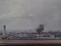 Момент попадания хуситской ракеты в районе аэропорта.