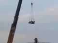 Под Владивостоком крановщик устроил покатушки своему пьяному товарищу на стреле крана
