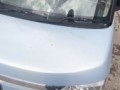 В Башкирии таксисту разбили лобовое стекло топором. Недоброжелатель оставил его прямо в стекле