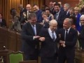 Интересную традицию обнаружили в парламенте Канады: нового спикера «насильно» тащат на рабочее место