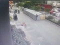 У этого китайского гражданина приключился второй день рождения, когда его чуть было не придавило кра