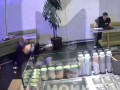 Пьяный мужчина стрелял из сигнального пистолета в охранника ТЦ на Савушкина. Пострадавшим оказался а