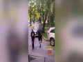 В Москве молодой человек попросил у прохожего телефон, чтобы позвонить