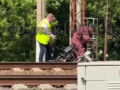 В Балашихе пожилой мужчина с мотоциклом пытался перейти железнодорожные пути, но упал и перекрыл дви
