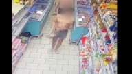 В Зеленограде задержали полуголых грабителей — мужчины пришли в магазин, схватили продукты и убежали