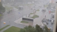 Черные тучи над Мск и ливень с градом